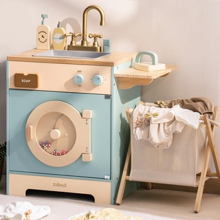 ROBUD Kinder-Waschmaschine aus Holz mit Wäschekorb, Bügelbrett, Waschmittel und mehr, geeignet für Kinder ab 3 Jahren.