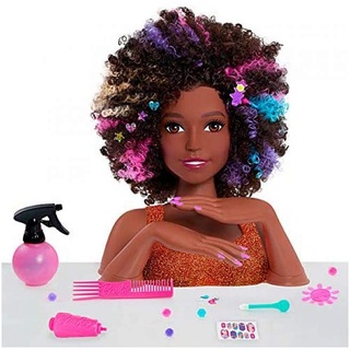Barbie, Frisierkopf Affro Style, 27 Friseur-Accessoires inklusive, Sein Make-up wechselt die Farbe, Spielzeug für Kinder ab 3 Jahren, GIOCHI PREZIOSI, BAR34