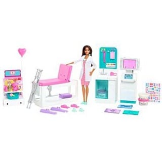 Barbie GTN61 - Krankenstation-Spielset mit brünetter Arztpuppe, 4 Spielbereichen, mehr als 30 Teile, ab 4 Jahren