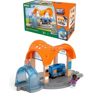 BRIO World 33973 Smart Tech Sound Bahnhof mit Action Tunnel Zubehör für die BRIO Holzeisenbahn Interaktives Spielzeug empfohlen ab 3 Jahren