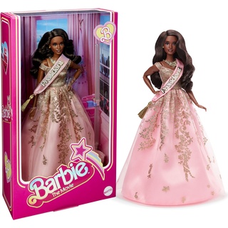 Barbie The Movie - Puppe Filme Fans, ISSA Rae - Präsidentin Sammelpuppe im pink-goldenen Kleid, beweglich und mit Puppenständer, als Geschenk für Kinder ab 3 Jahren geeignet, HPK05