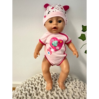 Baby Rose Puppenkleidung Puppenbekleidung Set 43 cm Baby Body pink Herz mit Mütze (2er Set, 2-tlg., 2 Teile), puppenbekleidung 43 cm rosa für Baby Born Puppe und andere Puppen rosa