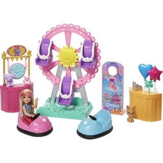 Barbie GHV82 - Chelsea Jahrmarkt-Spielset mit Puppe, ca. 15 cm, blond, mit Moden und Accessoires, mit Riesenrad, Autoskooter, Hündchen und mehr, Spielzeug Geschenk für Kinder von 3 bis 7 Jahren