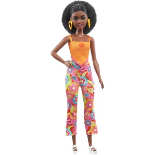 Barbie HPF74 Puppe, Kinderspielzeug, lockige Schwarze Haare und zierlicher Körperbau, Fashionistas, Kleidung und Accessoires im Y2K-Stil, ab 3 Jahren