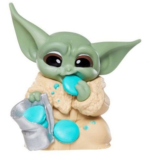Hasbro Spielfigur Star Wars Bounty Collection, (Größe: ca. 6 cm), The Child Baby Yoda Grogu Baby Yoda beim Keksessen