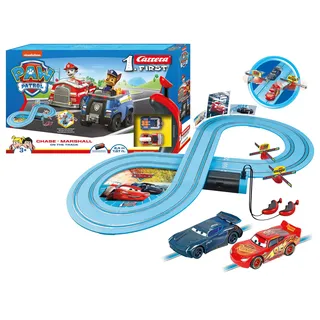 Carrera - 20063038 - Carrera FIRST Disney Pixar Cars - Power Duell Autorennbahn I 2,4m Rennstrecke I 2 ferngesteuerte Autos mit Lightning McQueen & Jackson Storm I Geschenke zu Ostern