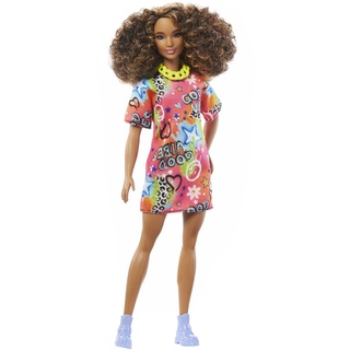 Barbie HPF77 - Barbie-Puppe, Spielzeug für Kinder, lockige, braune Haare, Barbie Fashionistas, athletischer Körperbau, T-Shirt-Kleid mit Graffiti-Druck, Kleidung und Accessoires, ab 3 Jahren