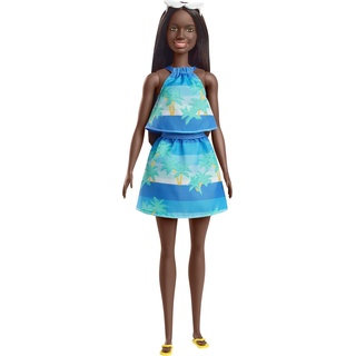 Barbie GRB37 - Loves the Ocean Puppe im Meeres-Print Rock & Top (ca. 30 cm groß, brünett), aus recyceltem Kunststoff, mit Mode und Zubehörteilen, Spielzeug Geschenk für Kinder von 3 bis 7 Jahren