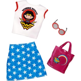 Barbie Mattel FXK85 Wonder Woman Mode, Kleidung, Fashion Set - Print Shirt, Sternen Rock, glitzernde Handtasche und Brille