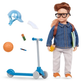 Lori LO31208Z Thomas mit Roller – Mini Junge 15 cm mit Puppenkleidung, Schulsachen, braunen Haaren – Puppen Zubehör, Spielzeug für Kinder ab 3 Jahre, Bunt