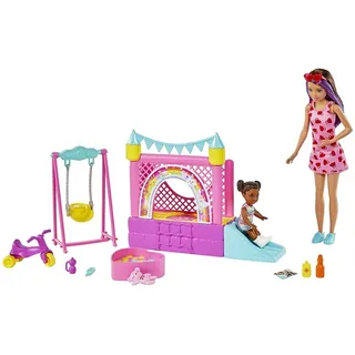 Mattel HHB67 - Barbie - Skipper - Babysitters Inc - Hüpfburg-Spielset mit 2 Puppen