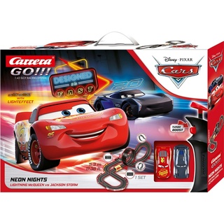 Carrera® Autorennbahn Rennbahn Disney·Pixar Cars Neon Nights Rennstrecke Komplettset ab 6J (Streckenlänge 5.3 m), inkl. 2 Spielzeugautos bunt