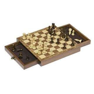 Goki Brettspiel 56919, Magnetisches Schach, ab 7 Jahre, in Holzkassette, 2 Spieler